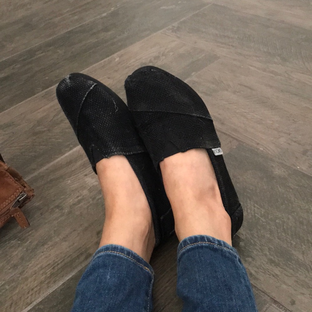 All black toms